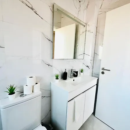 High Standard Flat Lisbon, Memorable *